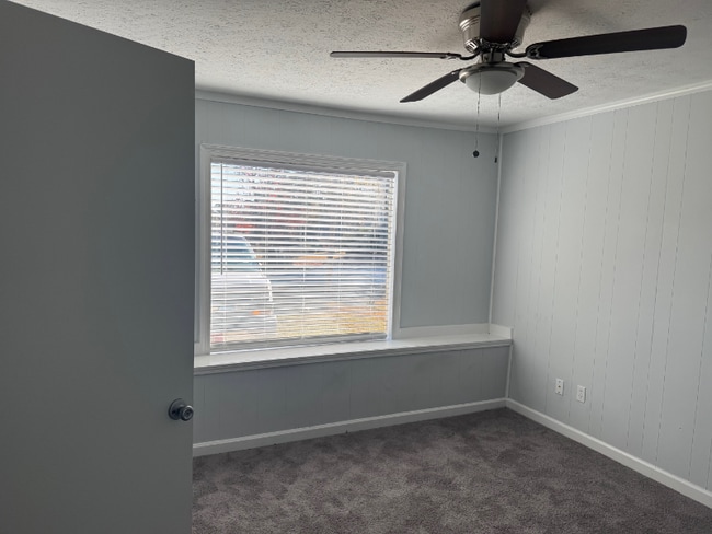 Photo - 530 Bell Rd SE