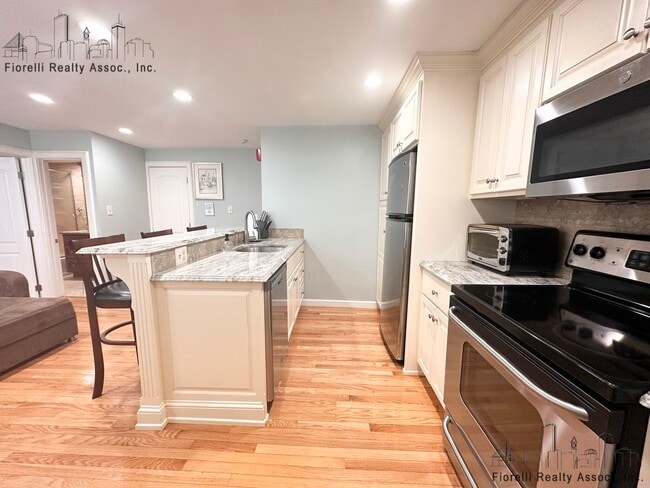 Building Photo - 1 Sheafe St Unit 3 Rental