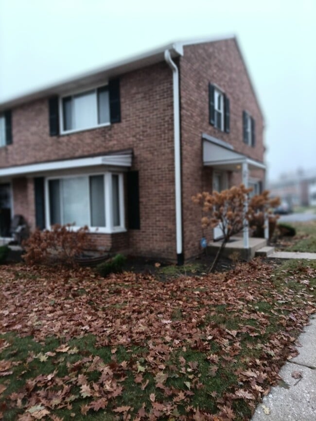 Building Photo - 41 Indianwood Blvd