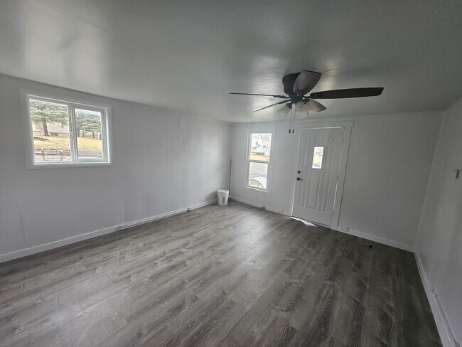 Photo - 310 Garnet St