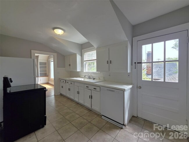 Photo - 754 Montgomery Ave