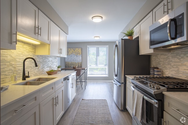 3BR,2BA,1590SF