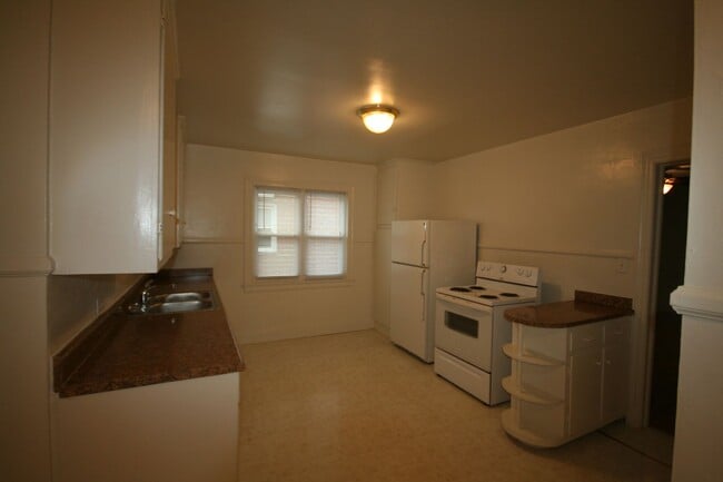 Photo - Spacious 2nd Floor Apartment - HUGE Kitchen - Between Duke West and Downtown Unit D