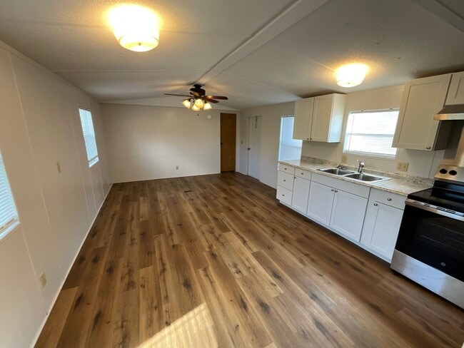 Photo - Sweet 2/1 Mobile Home in Marianna w/ Well & Septic