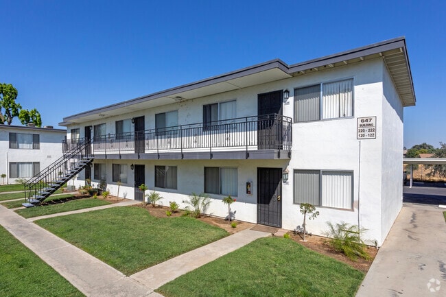 Building - Clovis Courtyard Apartments