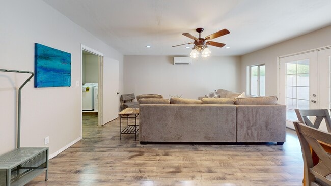 Photo - 2080 E Greenway Dr