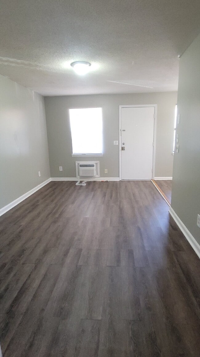 Building Photo - 4421 Bonnell Dr Unit Apt. 7