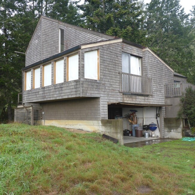 Building Photo - 38048 Foothill Close