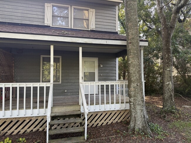 Photo - 300 Lee Dr