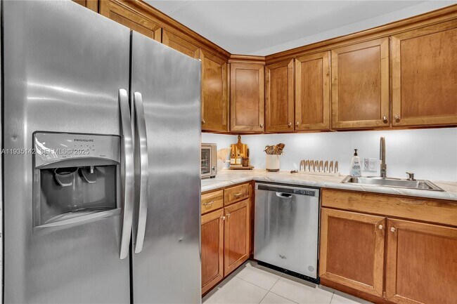 Photo - 3675 N Country Club Dr Unidad 410