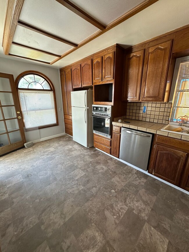 Photo - Single family 2 bedroom 1 bath, yard