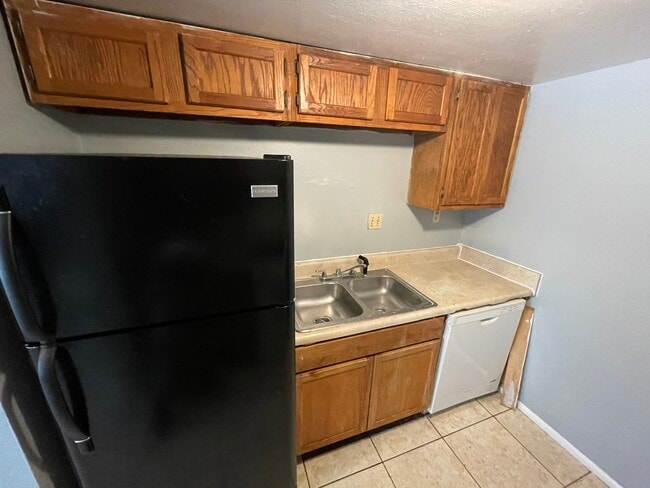 Building Photo - 1404 Holden Ave Unit C