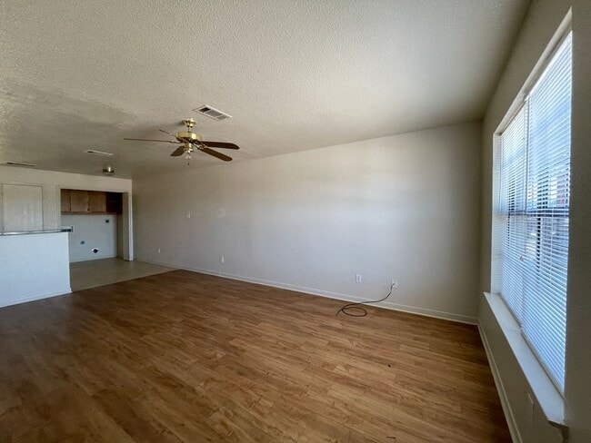 Photo - 3408 Zephyr Rd Unidad B