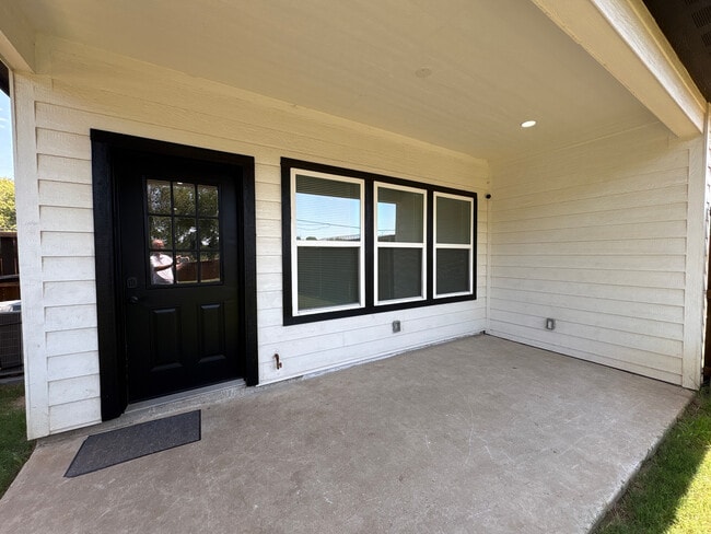 Photo - Room in Duplex on Wendelkin St