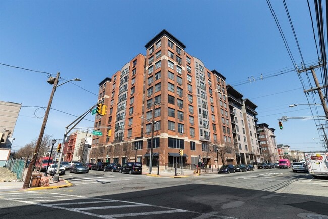 Building Photo - 4301 Park Ave Unit 6D