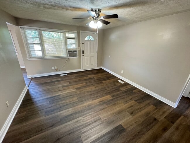 Photo - Cozy 3 Bedroom Downtown Apex Home