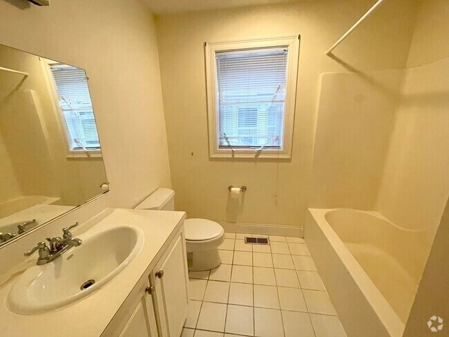 Building Photo - 119 Hillside St Unit 2 Rental