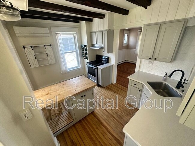 Photo - 376 Kenwood Ave