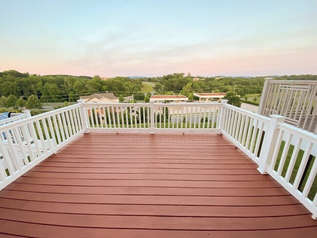 2033 Elm Tree Ct