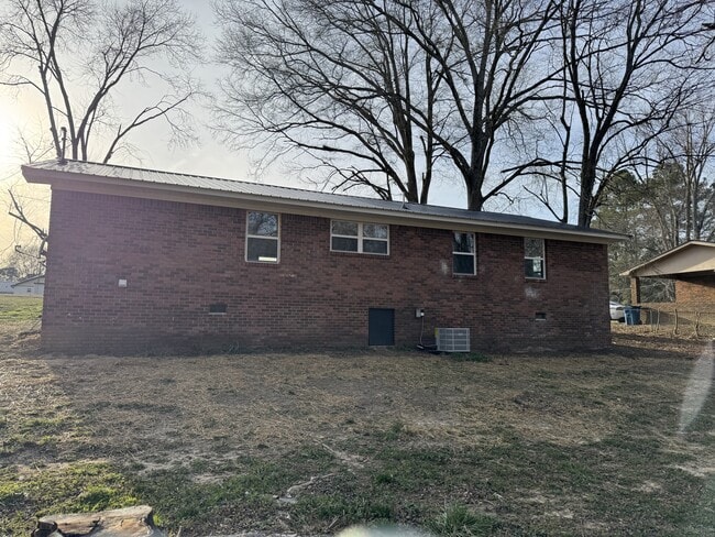 Photo - 914 Croft Cir