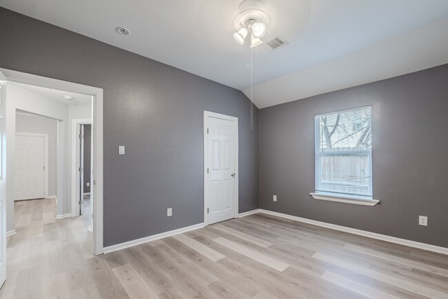 Photo - 834 Elkhart St