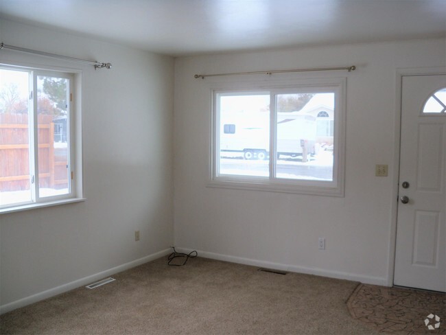 Building Photo - 711 Starlight Dr Rental