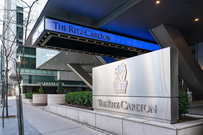 Photo - 183 Wellington St W