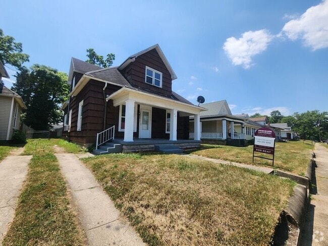 Building Photo - 5 Bedrooms 1.5 Bath on the Northeast side ... Rental