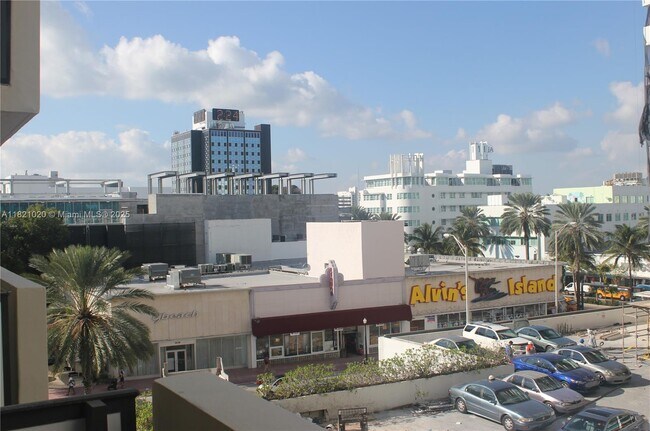 Photo - 1621 Collins Ave Unidad 503 Rental