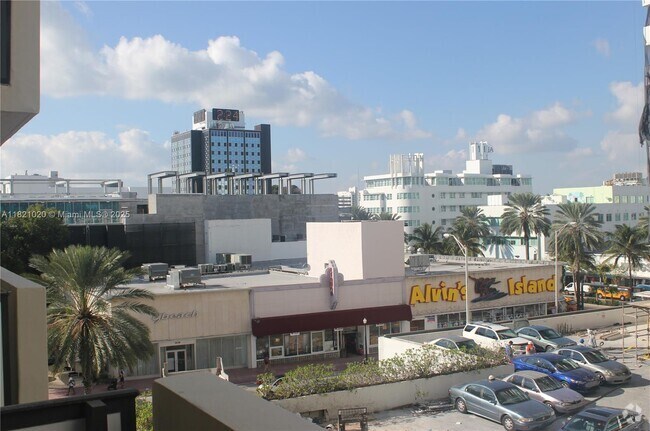 Building Photo - 1621 Collins Ave Unit 503 Rental
