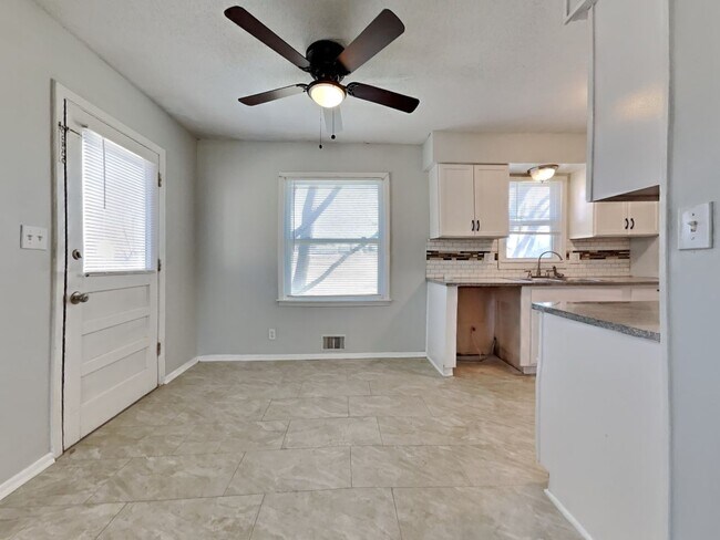 Photo - Charming 4-Bed Home in Kansas City with Garage Parking