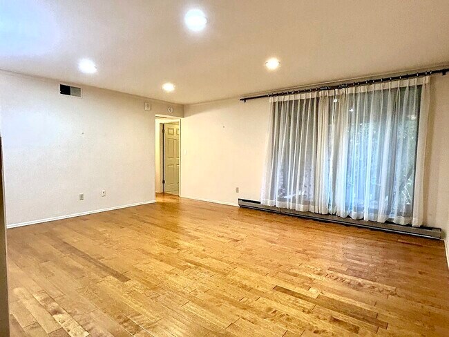 Photo - 1818 E Shorewood Blvd Unit 310