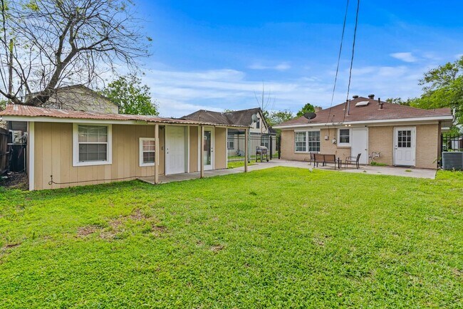 Photo - 5217 Claremont St