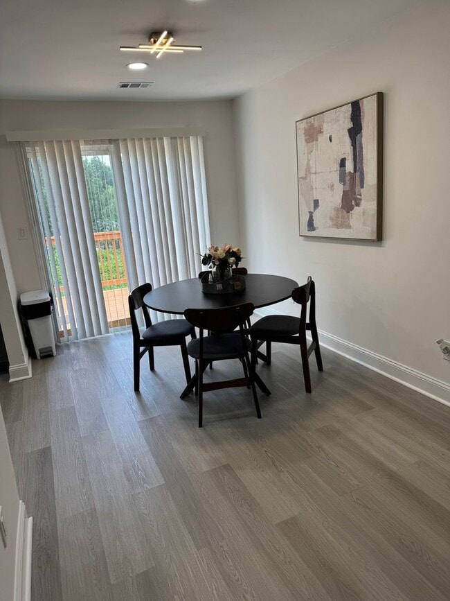 Photo - 3475 Meadowlane Pl SW