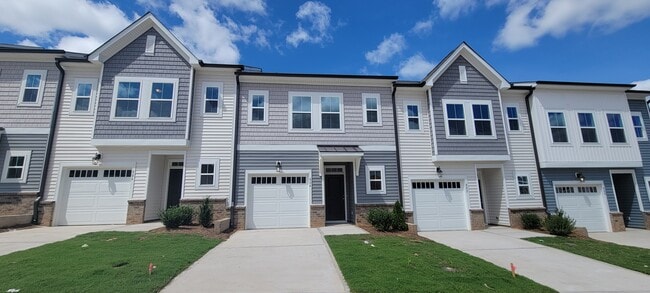 Front home view - 804 Oak Center Dr