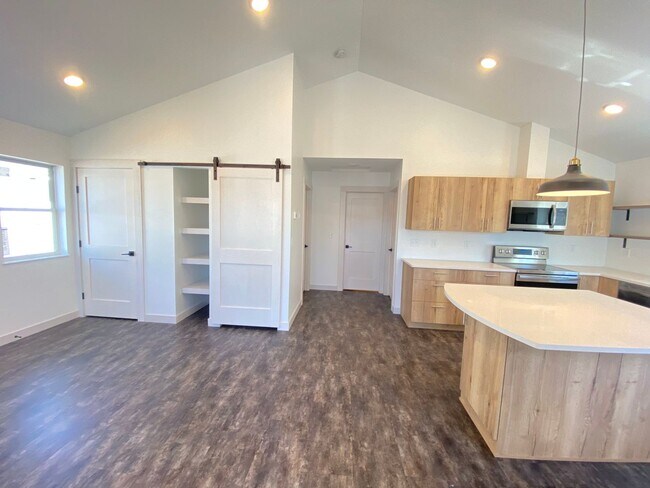 Photo - AVAILABLE July - 2 Bed/1 Bath Home in Perf...