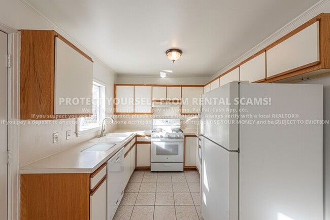 Photo - 143 E Cleburn St