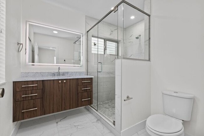 Photo - Stunning Ultra-Modern Central District Tow...