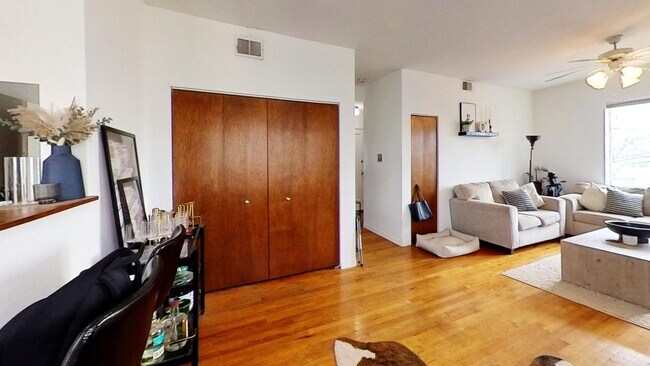 Photo - 1317 W Addison St