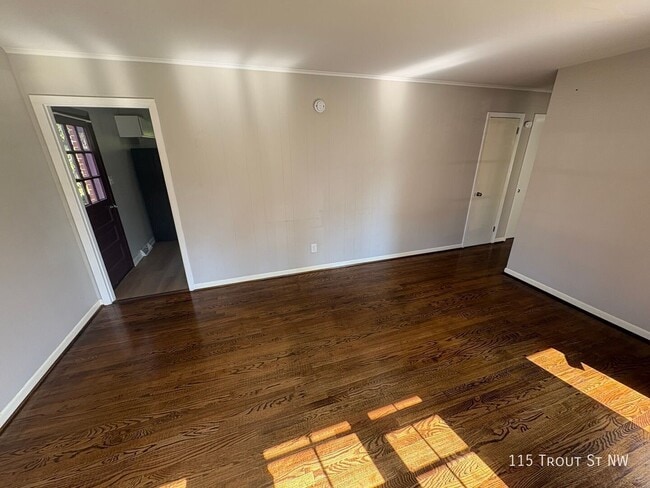 Photo - 115 Trout St NW