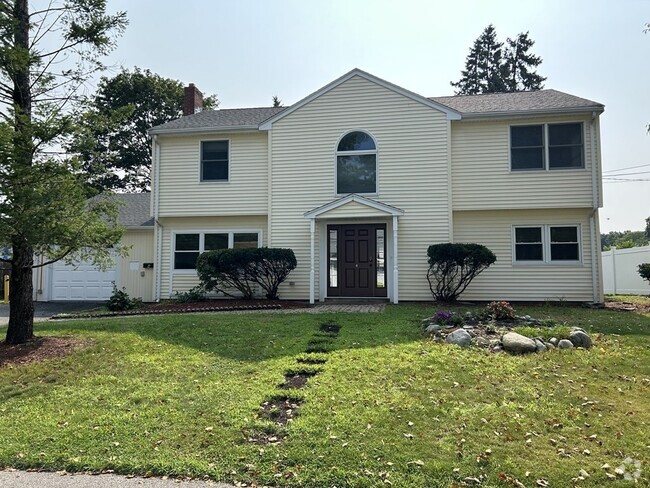 Building Photo - 4 Rutledge Rd Rental