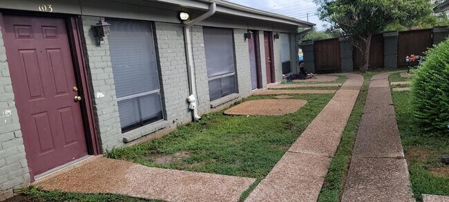 Photo - 608 W 51st St Apartment Unit #102