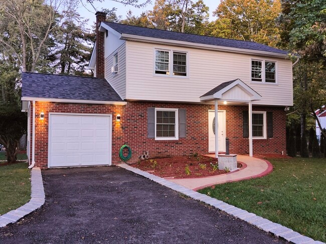 Photo - 936 Durham Rd