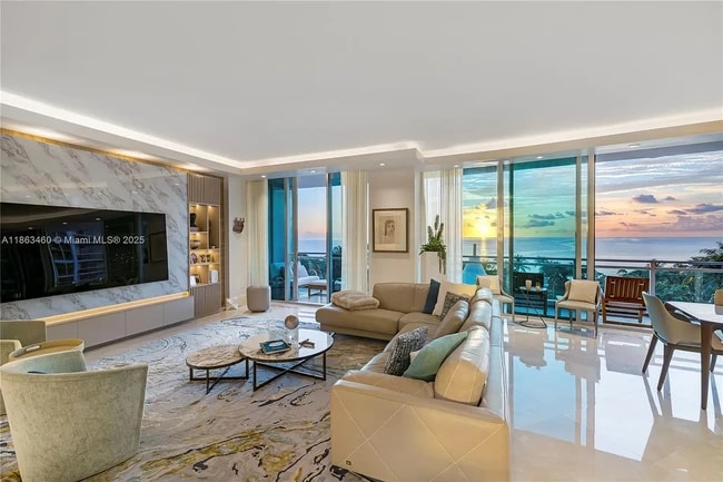 Photo - 10295 Collins Ave Unidad 301 Rental