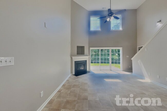 Photo - 910 Statler Dr
