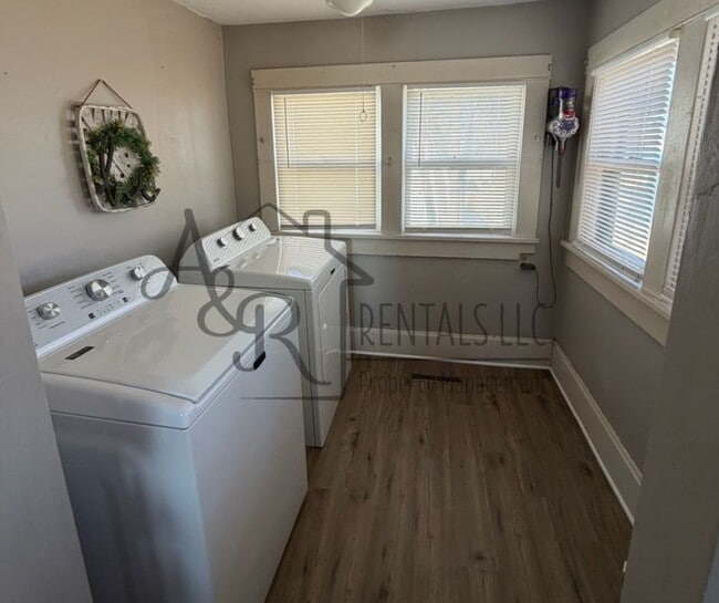 Photo - 311 S Elm St