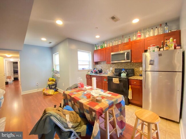 Building Photo - 1419 N 17th St Unit B Rental