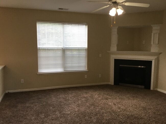 Photo - 802 Celtic Crossing Dr