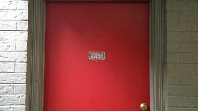 4422 Carondelet Street