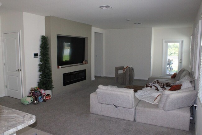Photo - 1385 Daisy Feild Dr